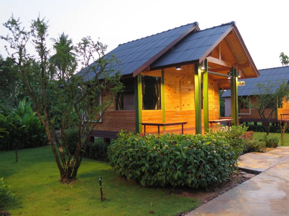 Nung Ni Bang Khon Thi Resort Amphawa Exteriör bild