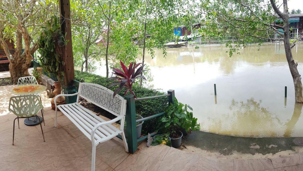 Nung Ni Bang Khon Thi Resort Amphawa Exteriör bild